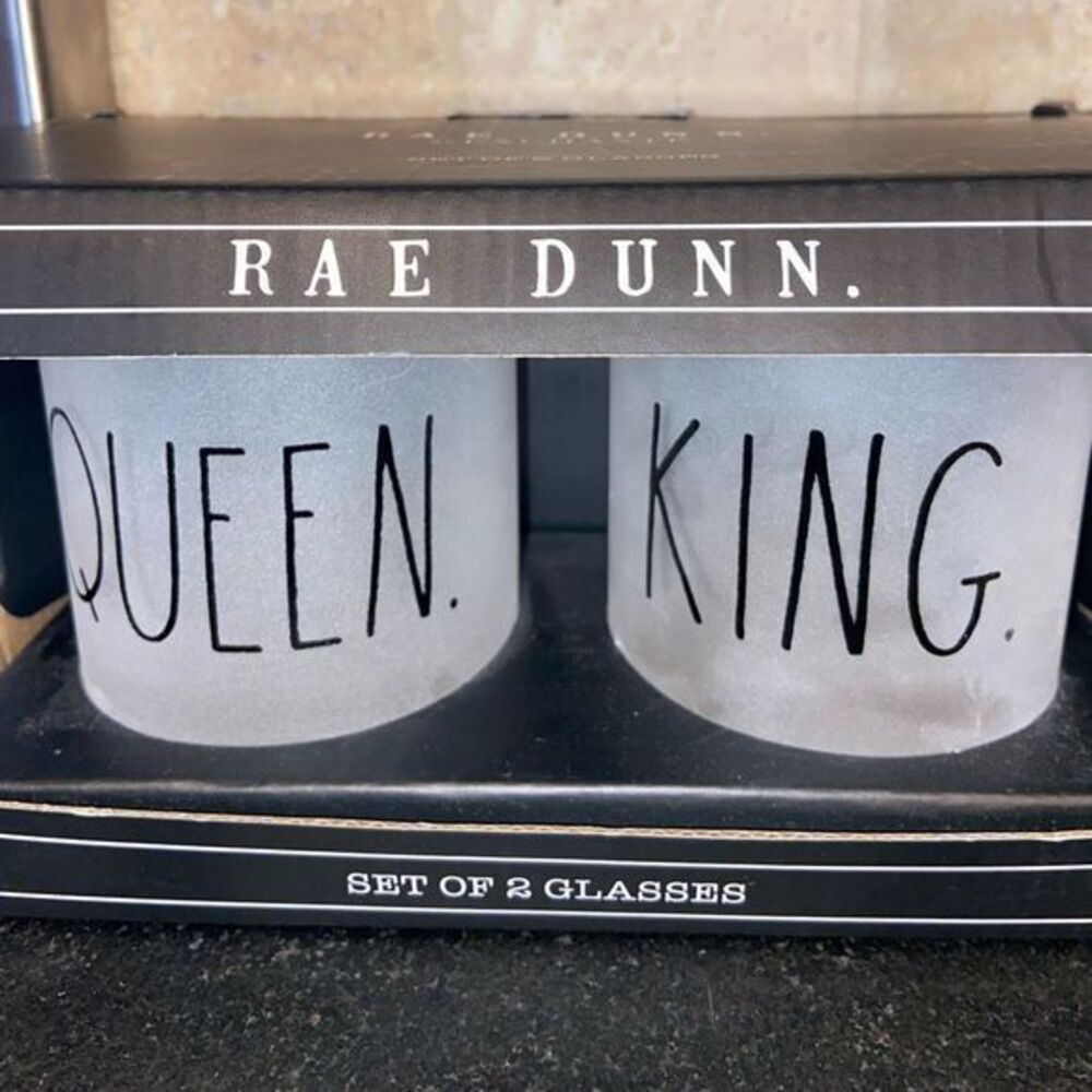 ❤️ Rae Dunn LG “ King and Queen” 👑 set frosted glasses Great gift